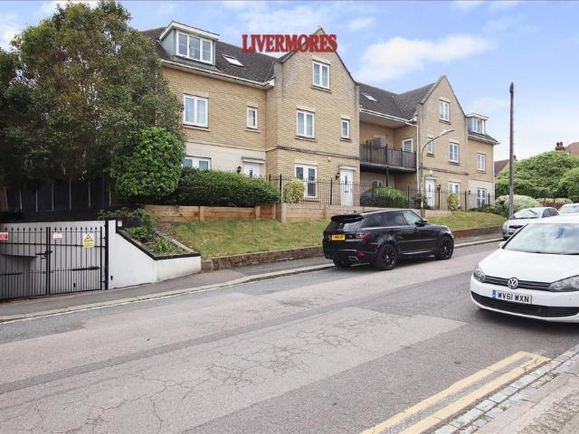 Flat for sale in Monks Orchard, Kent