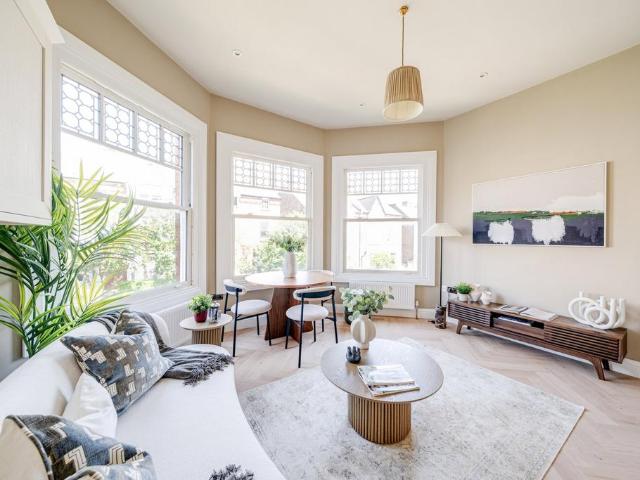 Flat for sale in Mapesbury, Greater London