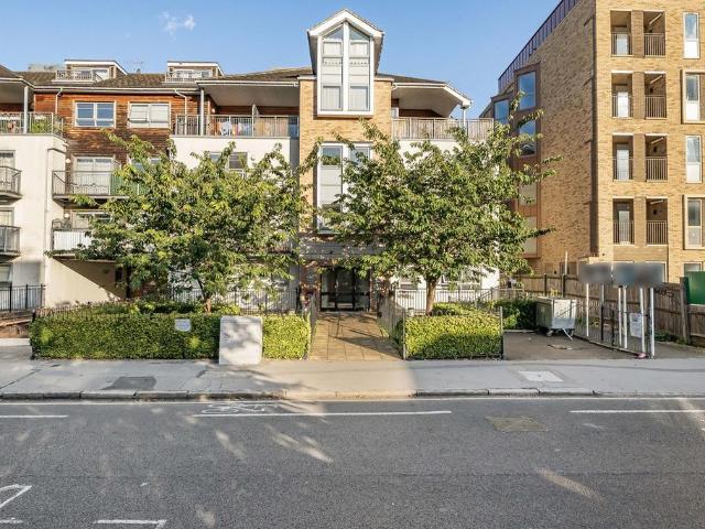 Flat for sale in London Borough of Croydon, Selhurst