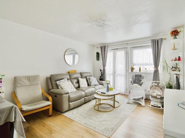Flat for sale in Plashet, Greater London
