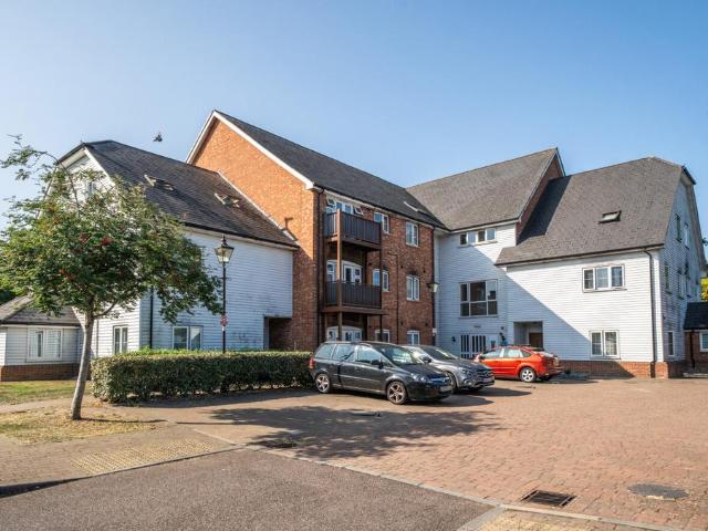 Flat for sale in Bromley Common, Greater London