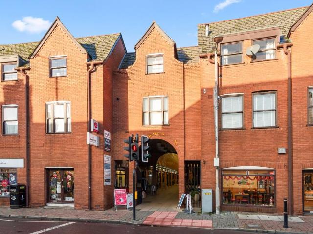 Flat for sale in St John's, Worcestershire