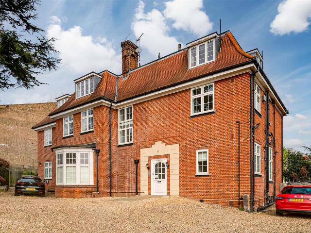 Flat for sale in Southfields, Greater London