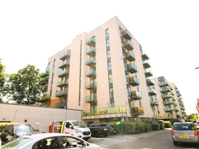 Flat for sale in Dagenham, Becontree