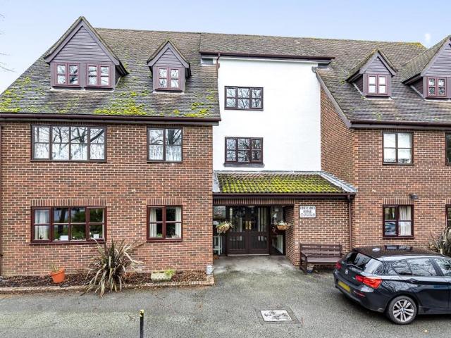Flat for sale in West Wickham, Greater London