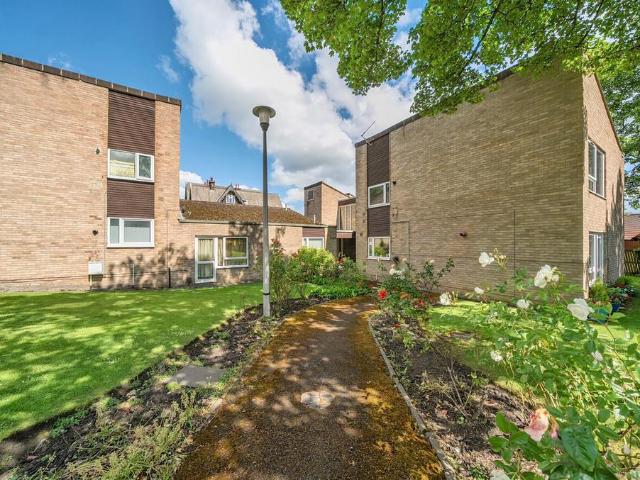 Flat for sale in Weetwood, West Yorkshire