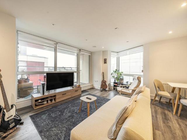 Flat for sale in Rotherhithe, Greater London