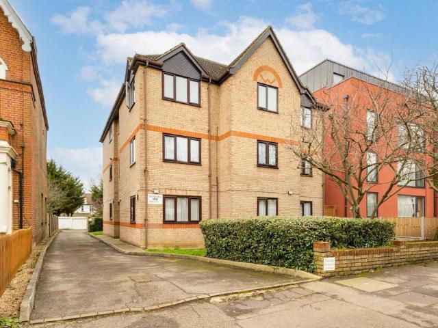 Flat for sale in South Woodford, Greater London