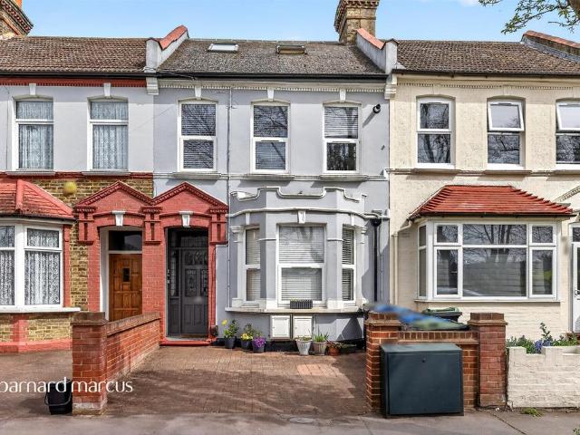 Flat for sale in London Borough of Croydon, Thornton Heath