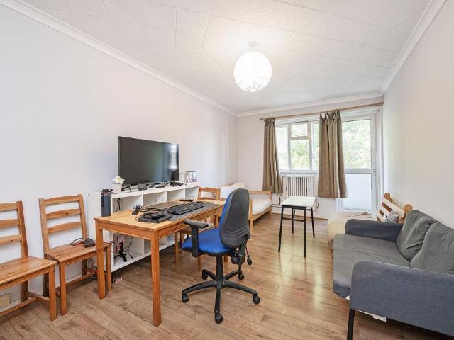 Flat for sale in Stepney, Greater London