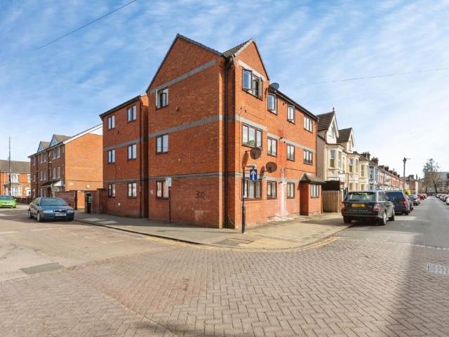 Flat for sale in Cauldwell, Bedford