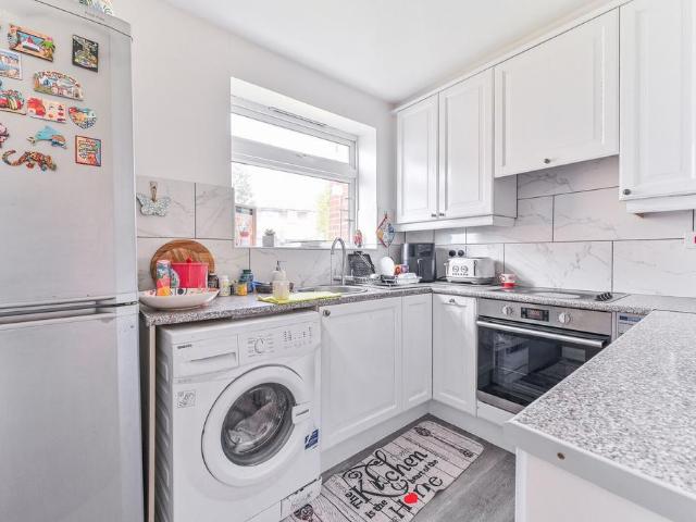 Flat for sale in Crystal Palace, Greater London