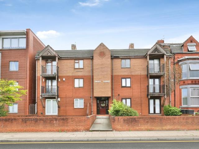Flat for sale in Bootle, Sefton