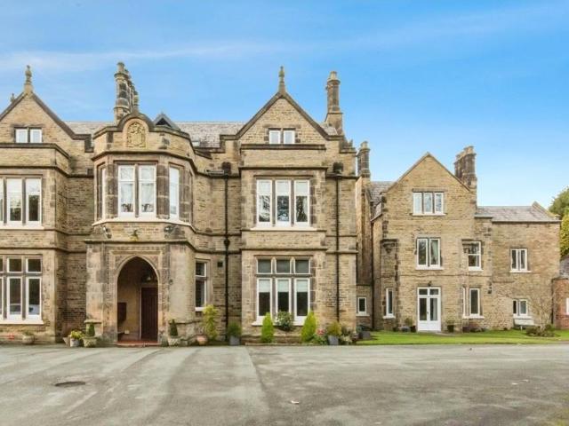 Flat for sale in Mobberley
