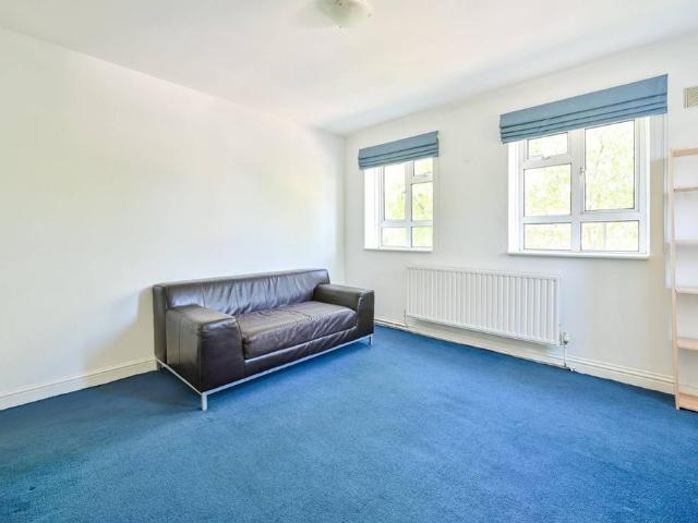 Flat for sale in Dulwich, Greater London