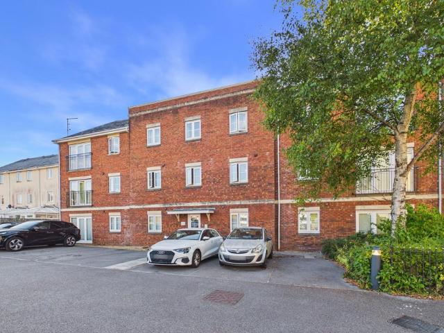 Flat for sale in Pontarddulais, Wales