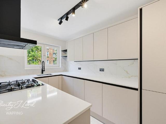 Flat for sale in St. George in the East, Whitechapel