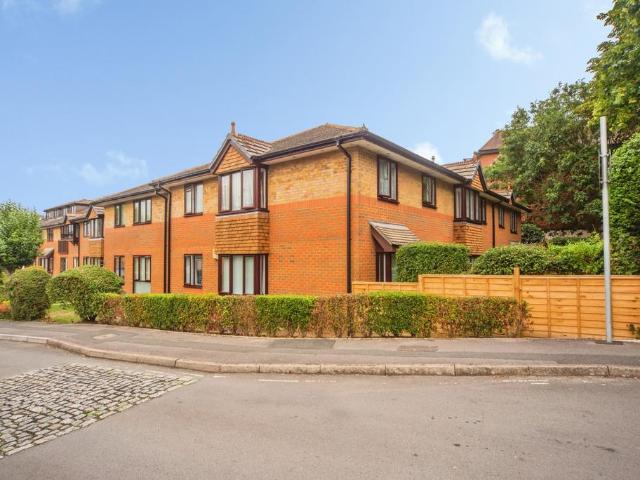 Flat for sale in Bassett, City Of Southampton