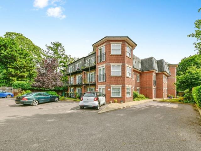 Flat for sale in Knebworth, King's Walden