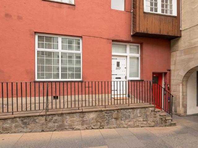 Flat for sale in Canongate, Old Town