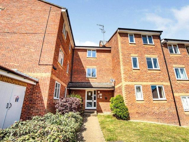 Flat for sale in Royal Borough of Greenwich, Greater London