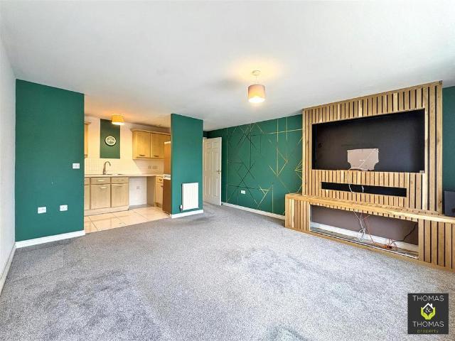 Flat for sale in Gloucester, Gloucestershire