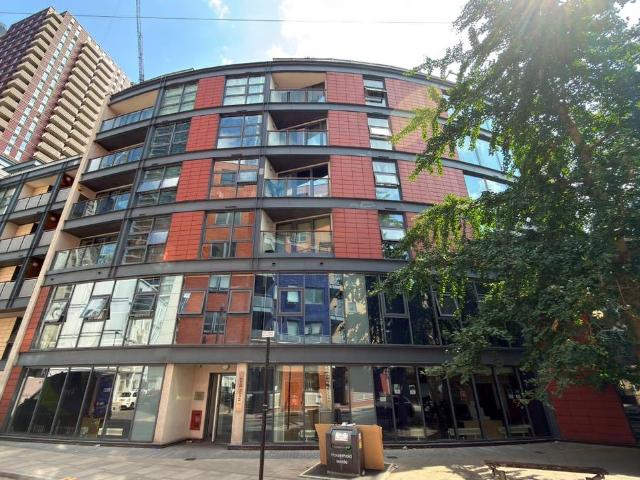 Flat for sale in Canary Wharf, Greater London