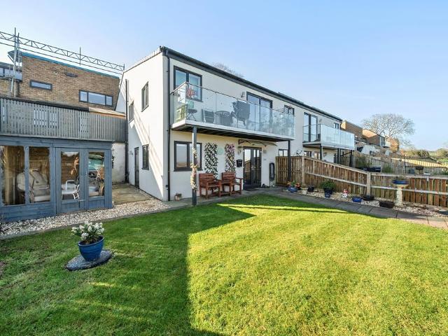Flat for sale in Purton, Wiltshire