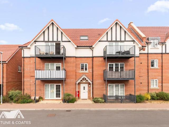 Flat for sale in Harlow, Essex