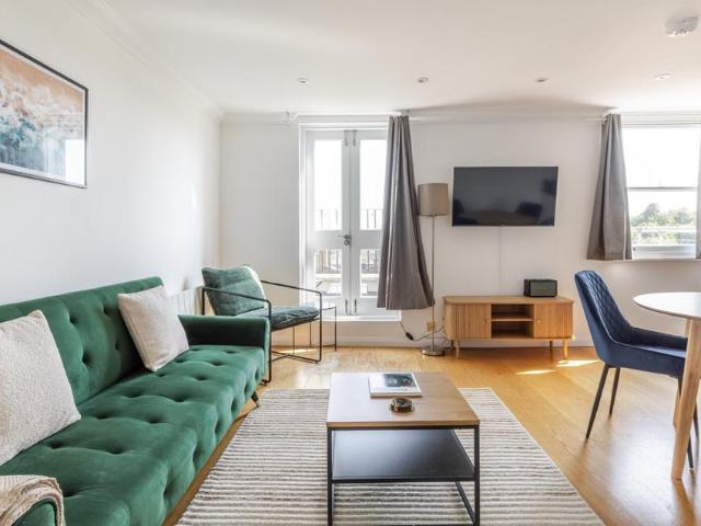 Flat for sale in Kensal Town, Bayswater