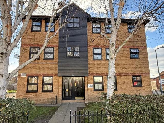 Flat for sale in Hainault, Greater London