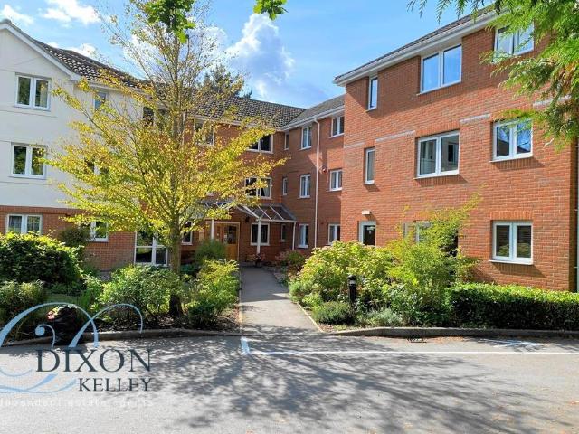 Flat for sale in Tricketts Cross, Ferndown