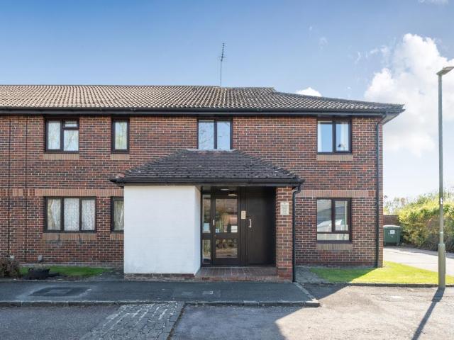 Flat for sale in Berrick Salome, Oxfordshire