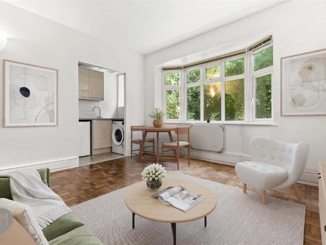 Flat for sale in Southfields, Greater London