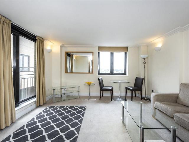 Flat for sale in South Kensington, Greater London