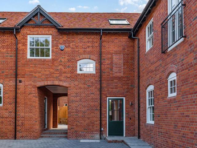 Flat for sale in Barton Stacey, Hampshire