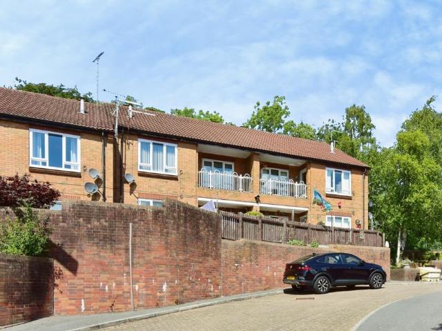 Flat for sale in Four Lane Ends, Sheffield