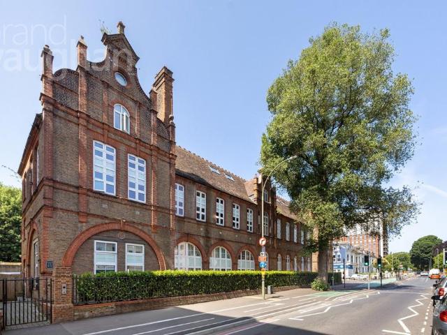 Flat for sale in Round Hill, Brighton