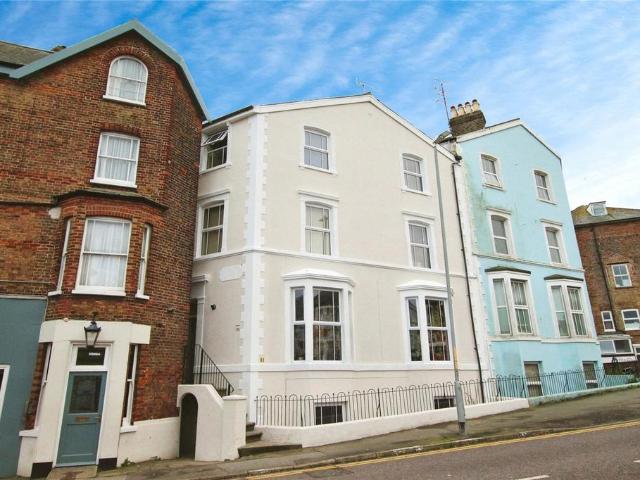 Flat for sale in Upton, Acol