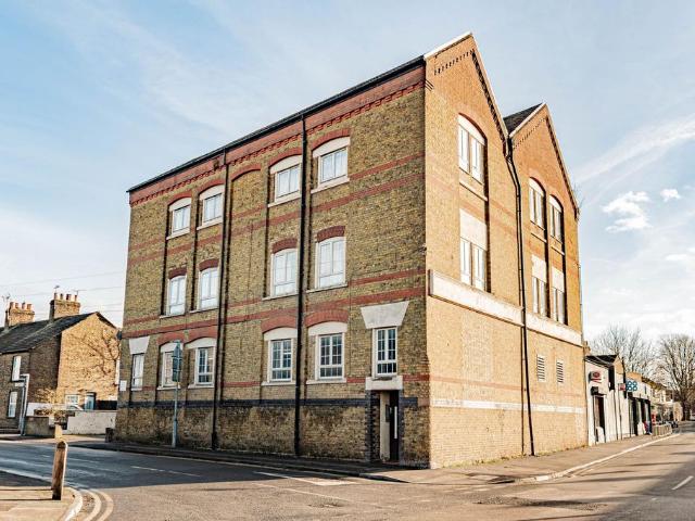 Flat for sale in Oad Street, Kent