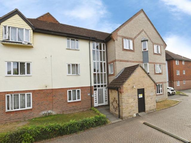Flat for sale in Hythe, Colchester
