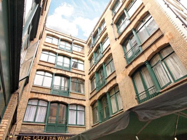 Flat for sale in Aldgate, Lyons