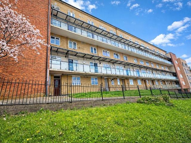 Flat for sale in London Borough of Lewisham, Greater London