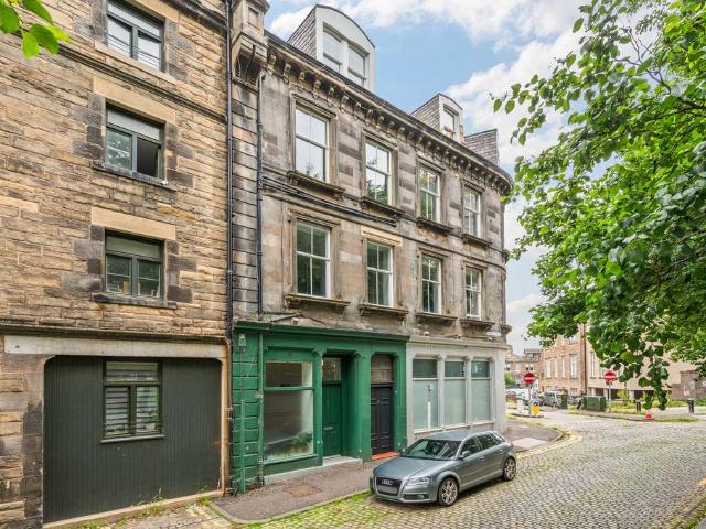 Flat for sale in North Leith, Scotland