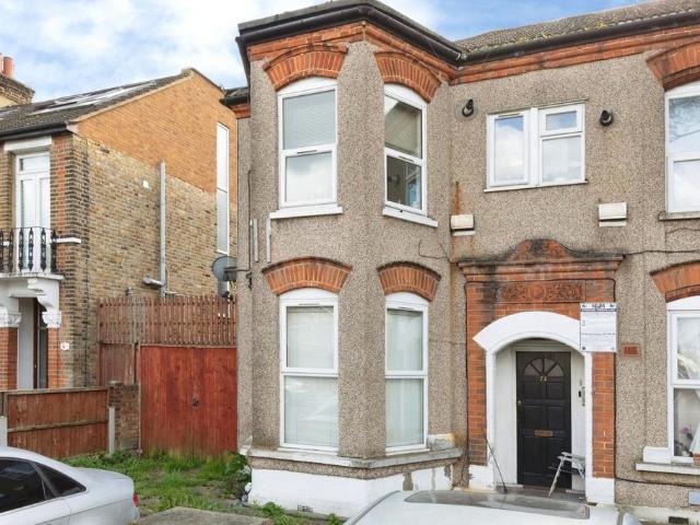 Flat for sale in London Borough of Redbridge, Greater London