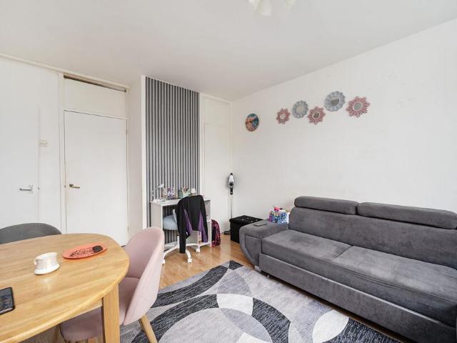 Flat for sale in Hoxton, Greater London
