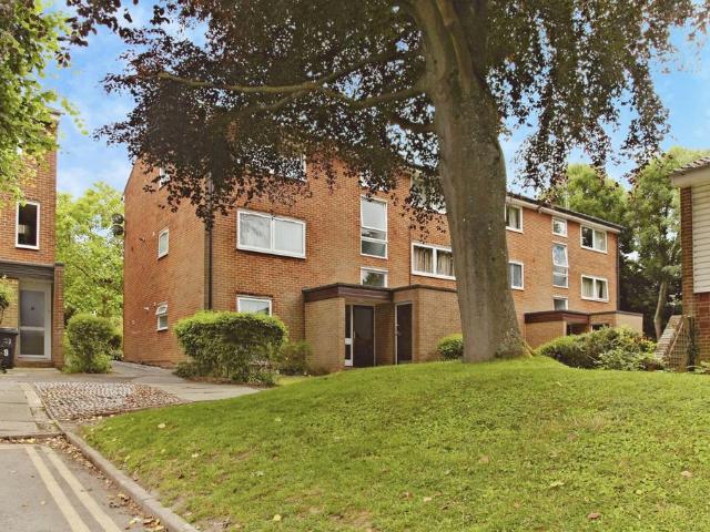 Flat for sale in London Borough of Croydon, Addiscombe