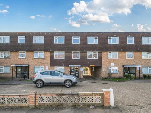 Flat for sale in Preston, Greater London