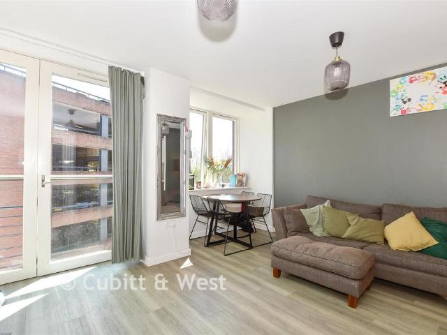 Flat for sale in Perryfields, West Sussex