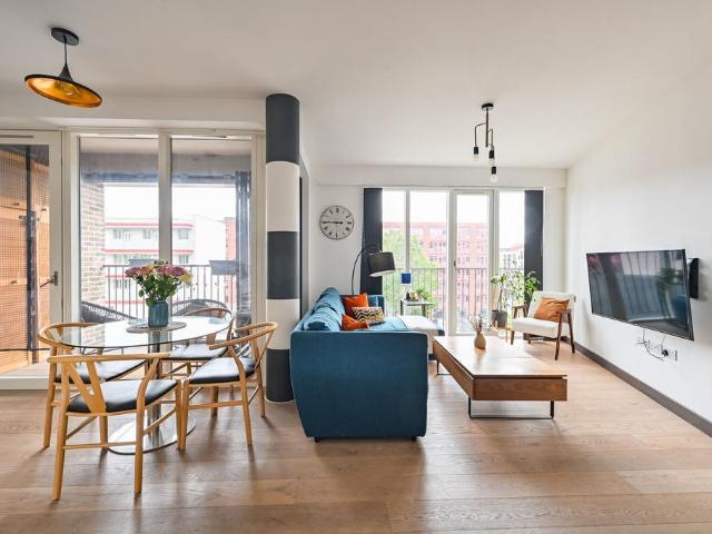 Flat for sale in Old Ford, Bow